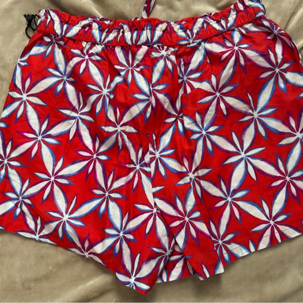 NWT-Electric & Rose Red and White Floral Blouse and Short Set - Picture 7 of 7